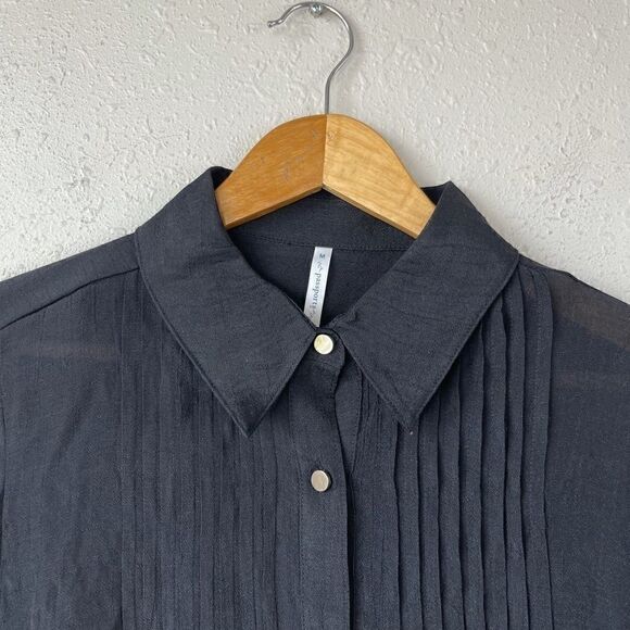 NWT Passports Women’s Button Top Size Medium - Picture 2 of 6